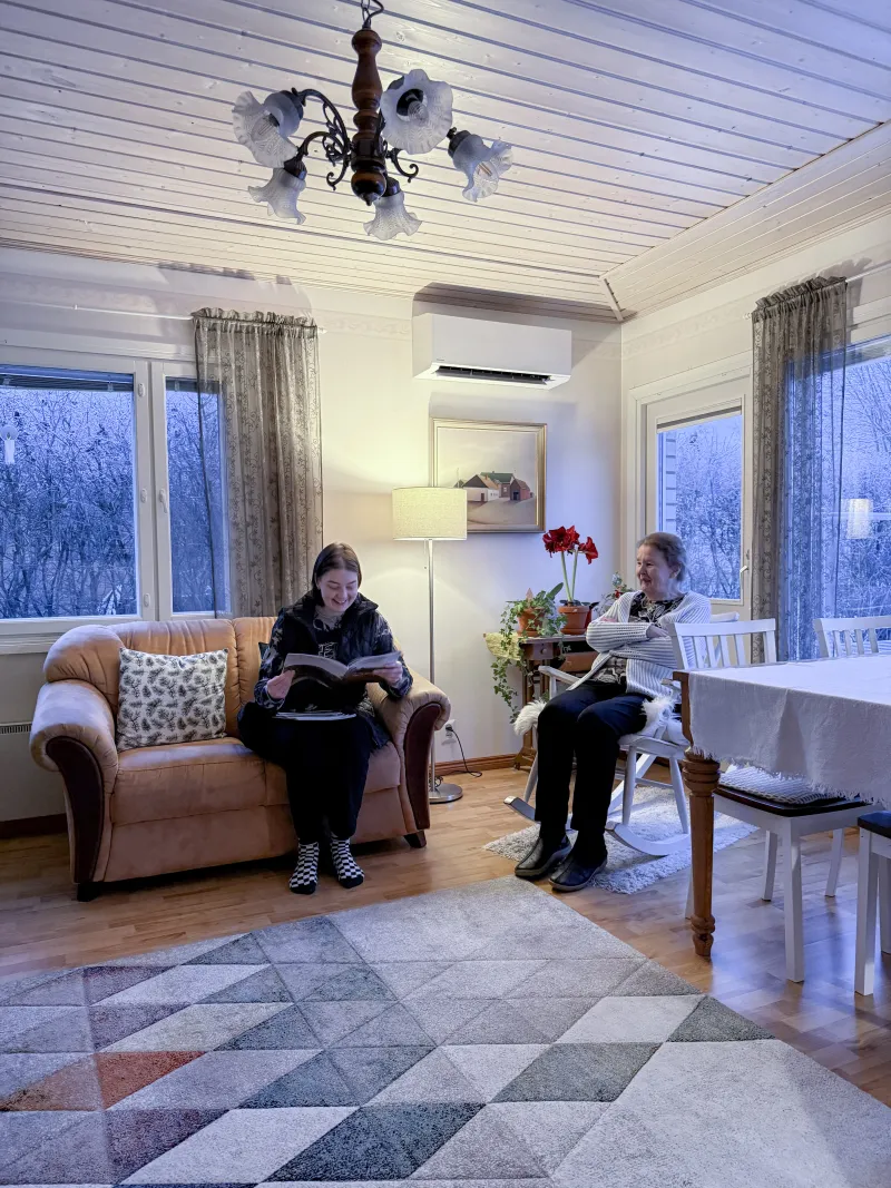 Yhteisöllistä aikaa palvelutalon asukkaille